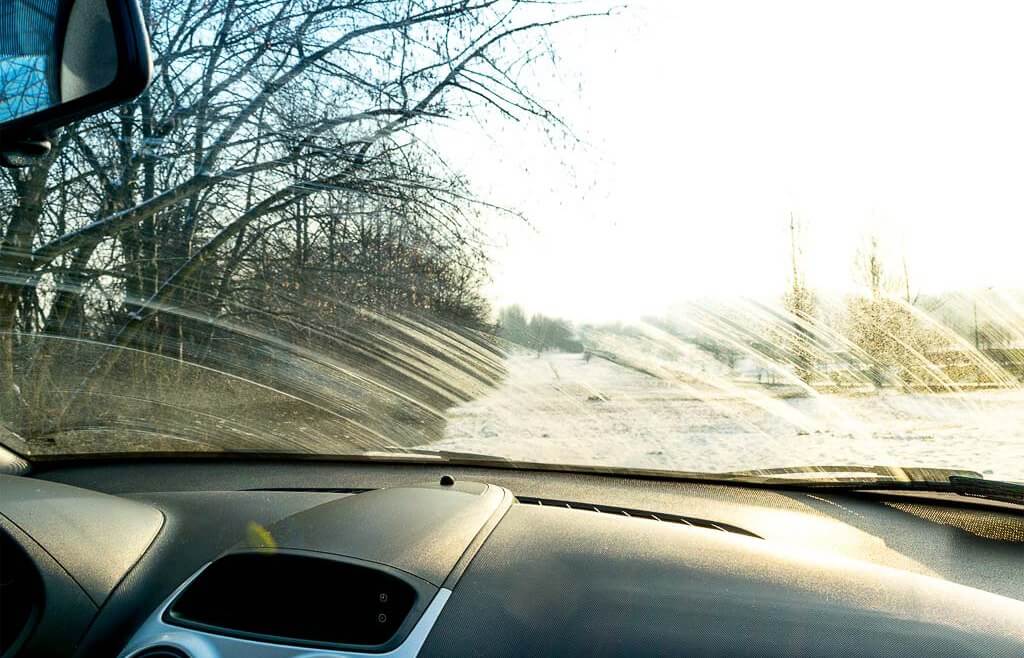 Qué hay que hacer para dejar los cristales del coche impolutos?