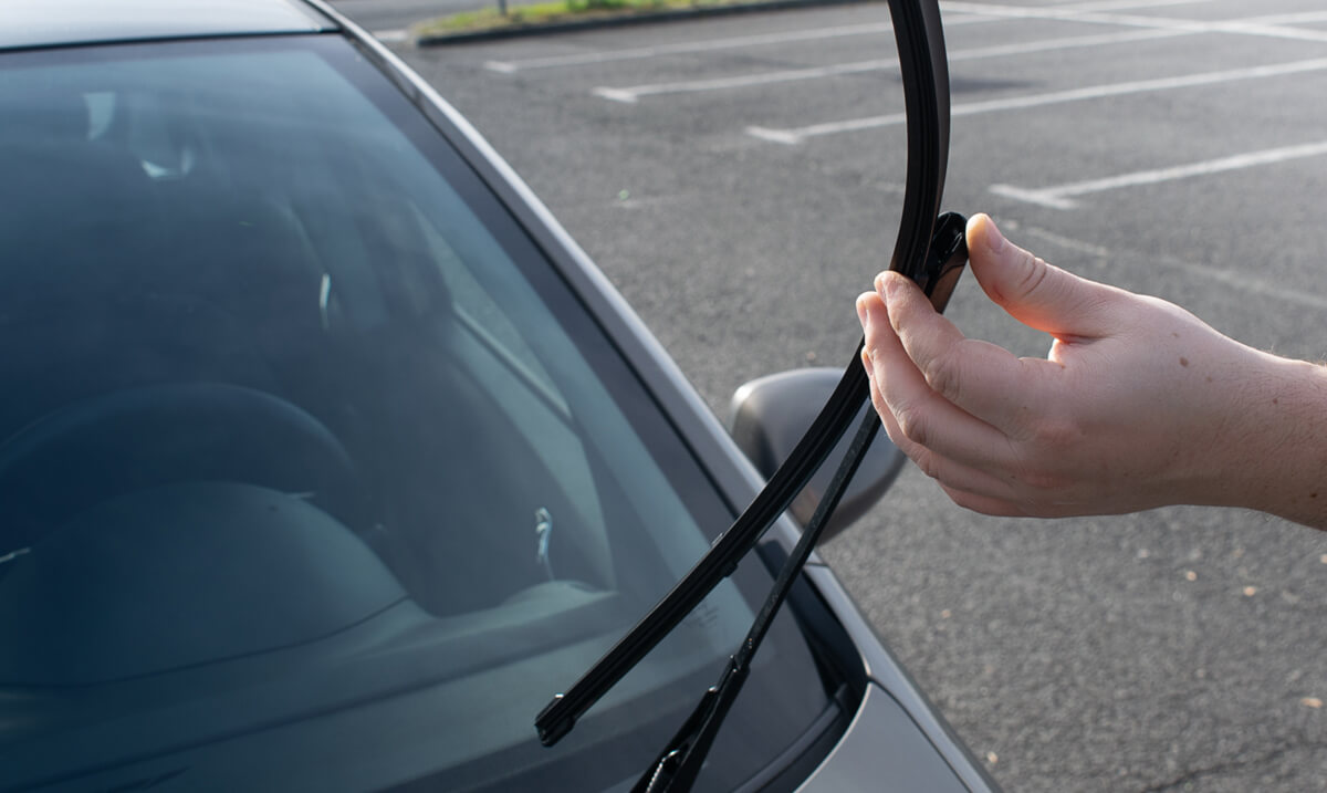 Cómo cuidar los limpiaparabrisas del coche, según la DGT