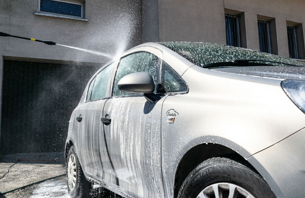 Aktywna piana do mycia samochodu co należy o niej wiedzieć?