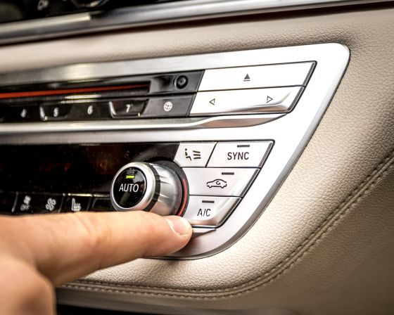 Hoe maak je zelf de airconditioning in je auto schoon?