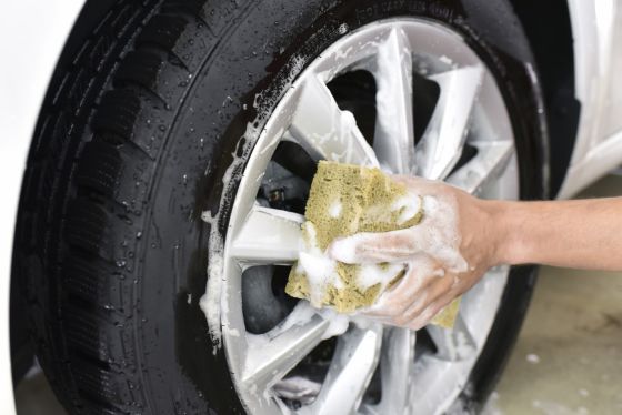 Cómo limpiar las llantas del auto?