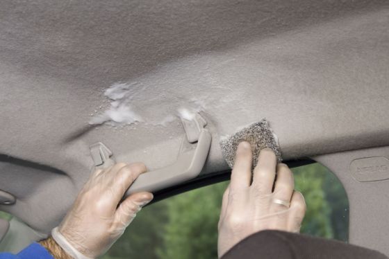 Ciel de toit de voiture : comment le nettoyer ?