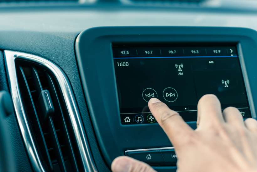 Comment nettoyer un écran tactile de voiture – Un guide étape par