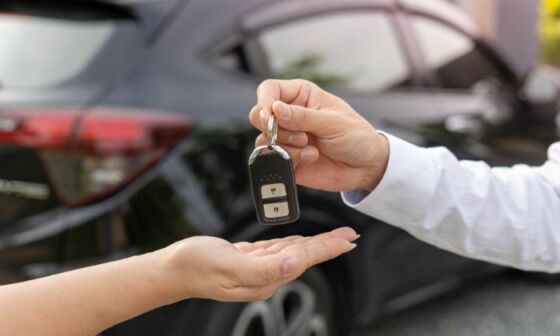 Podawanie kluczyków z samochodu z wypożyczalni samochodów