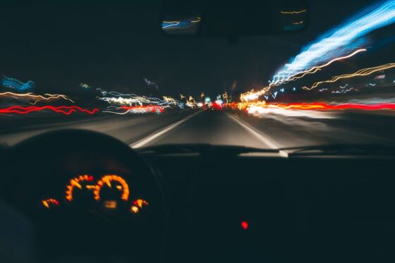 Światła pozycyjne nocą