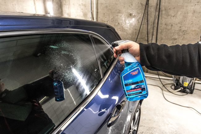 Spray nettoyant vitres voiture